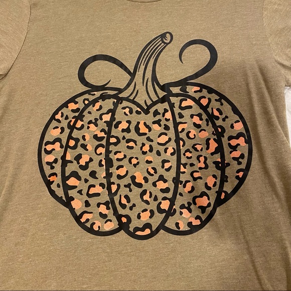 Bundle of 3 Fall/Halloween Tees - Picture 4 of 11